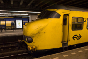Поезда в Голландии до Амстердама