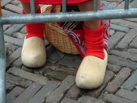 Национальная обувь Голландии, сделанная из дерева