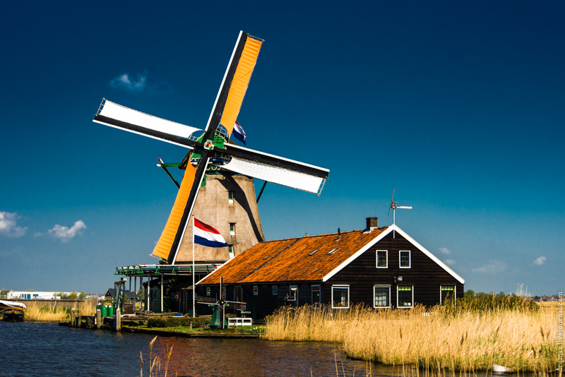 Ветряная мельница в Нидерландах. Не хватает только тюльпанов